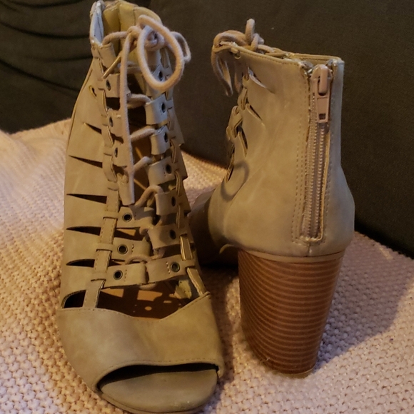 Heels - Picture 1 of 10